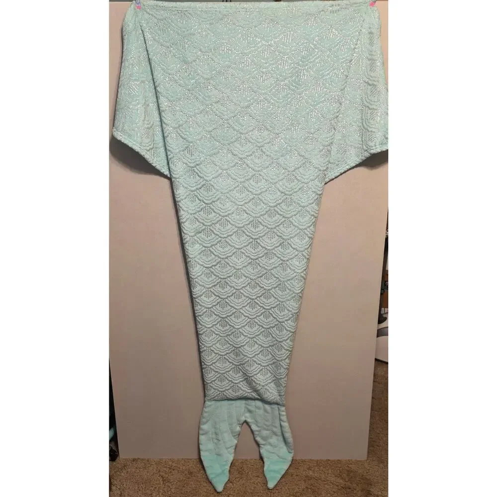 Pillowfort Mermaid-tail shaped wearable blanket mint green